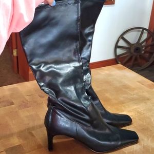 Women's new size 8 boots